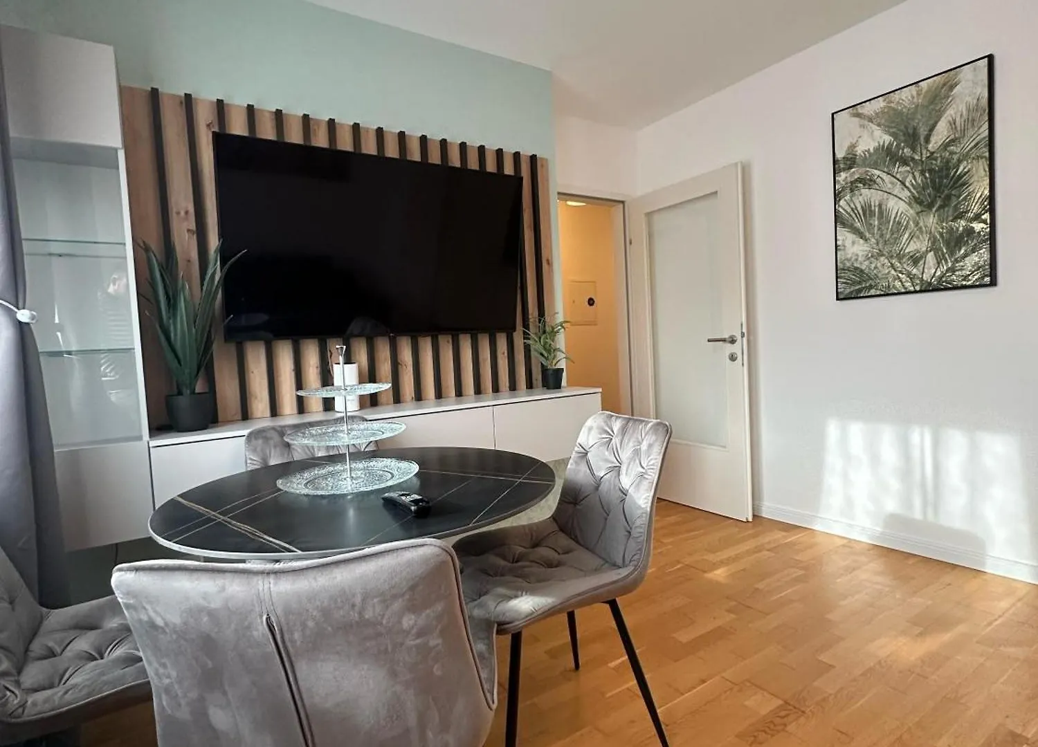 Chic 1Br & 1Lr, Kingbed, Only 9 Min To City Center Via Metro Vienna
