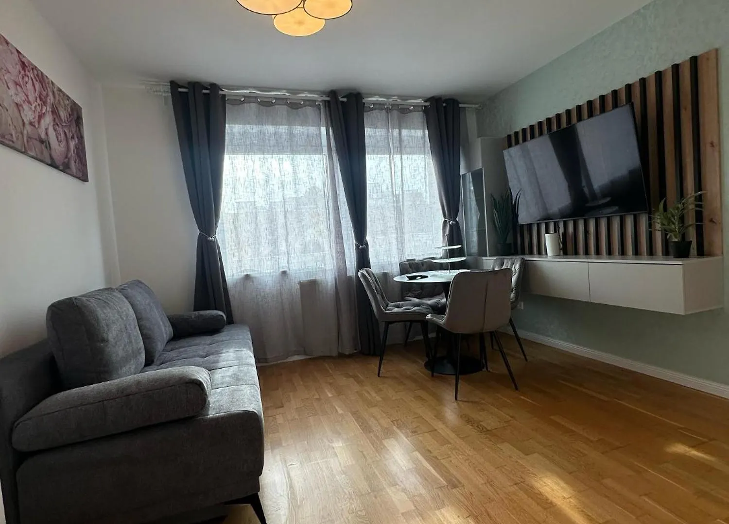 Chic 1Br & 1Lr, Kingbed, Only 9 Min To City Center Via Metro Vienna