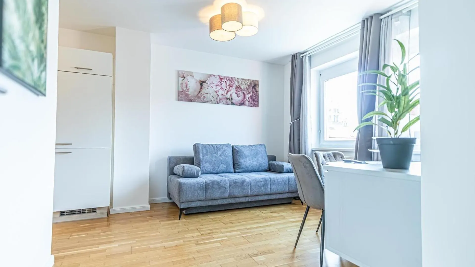 Apartment Chic 1Br & 1Lr, Kingbed, Only 9 Min To City Center Via Metro Vienna