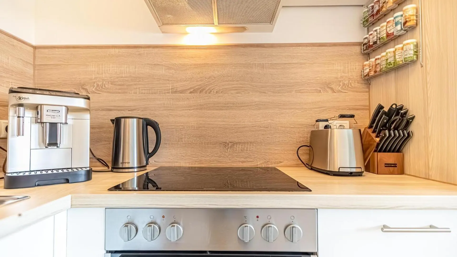 Chic 1Br & 1Lr, Kingbed, Only 9 Min To City Center Via Metro Vienna 0*,