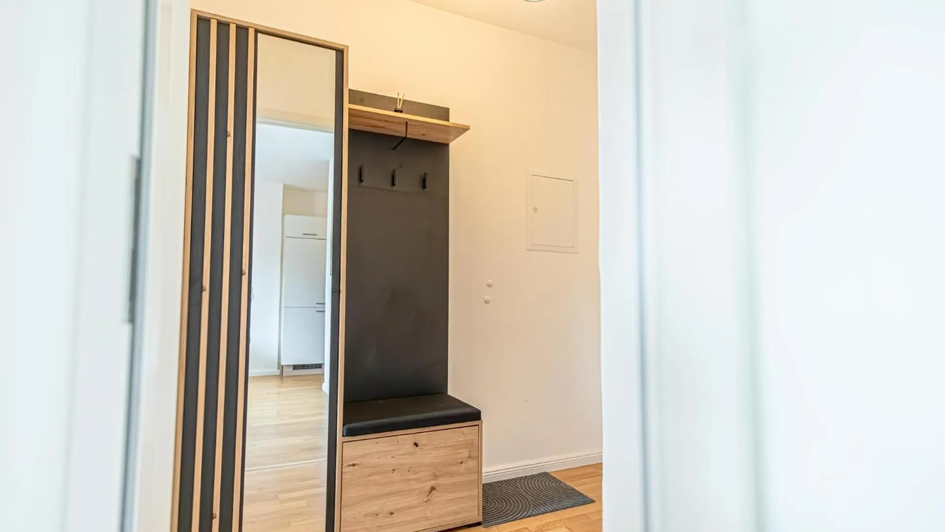 Chic 1Br & 1Lr, Kingbed, Only 9 Min To City Center Via Metro Vienna